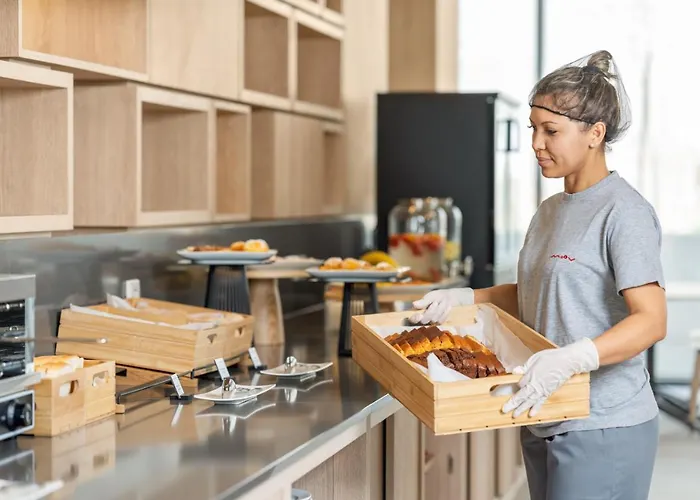 Отель Moov Oriente