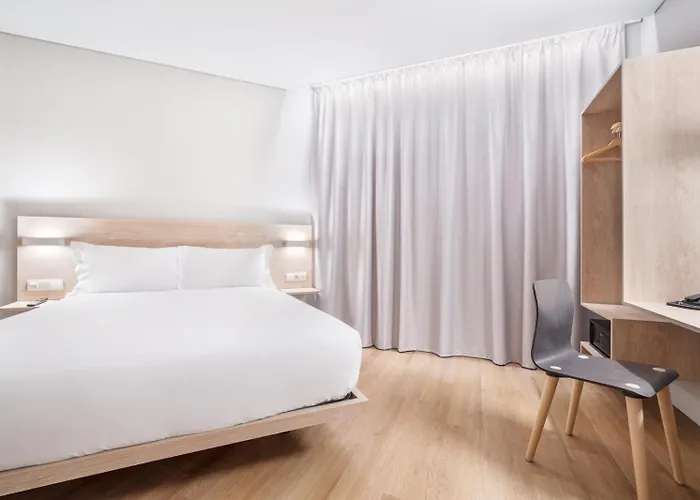 Отель Moov Oriente